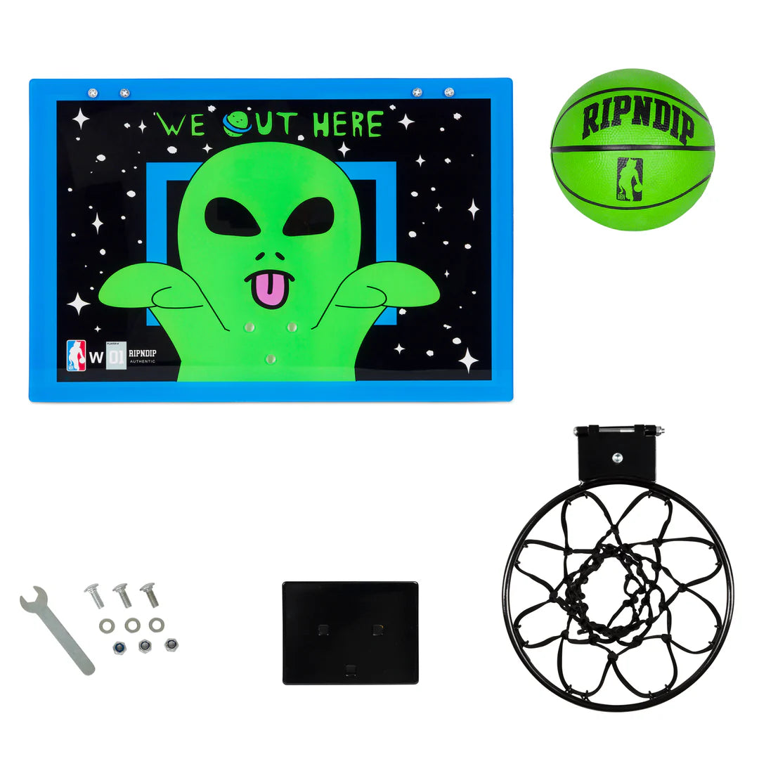 PEEKING ALIEN HANGING BASKETBALL SET (BLACK/BLUE)
