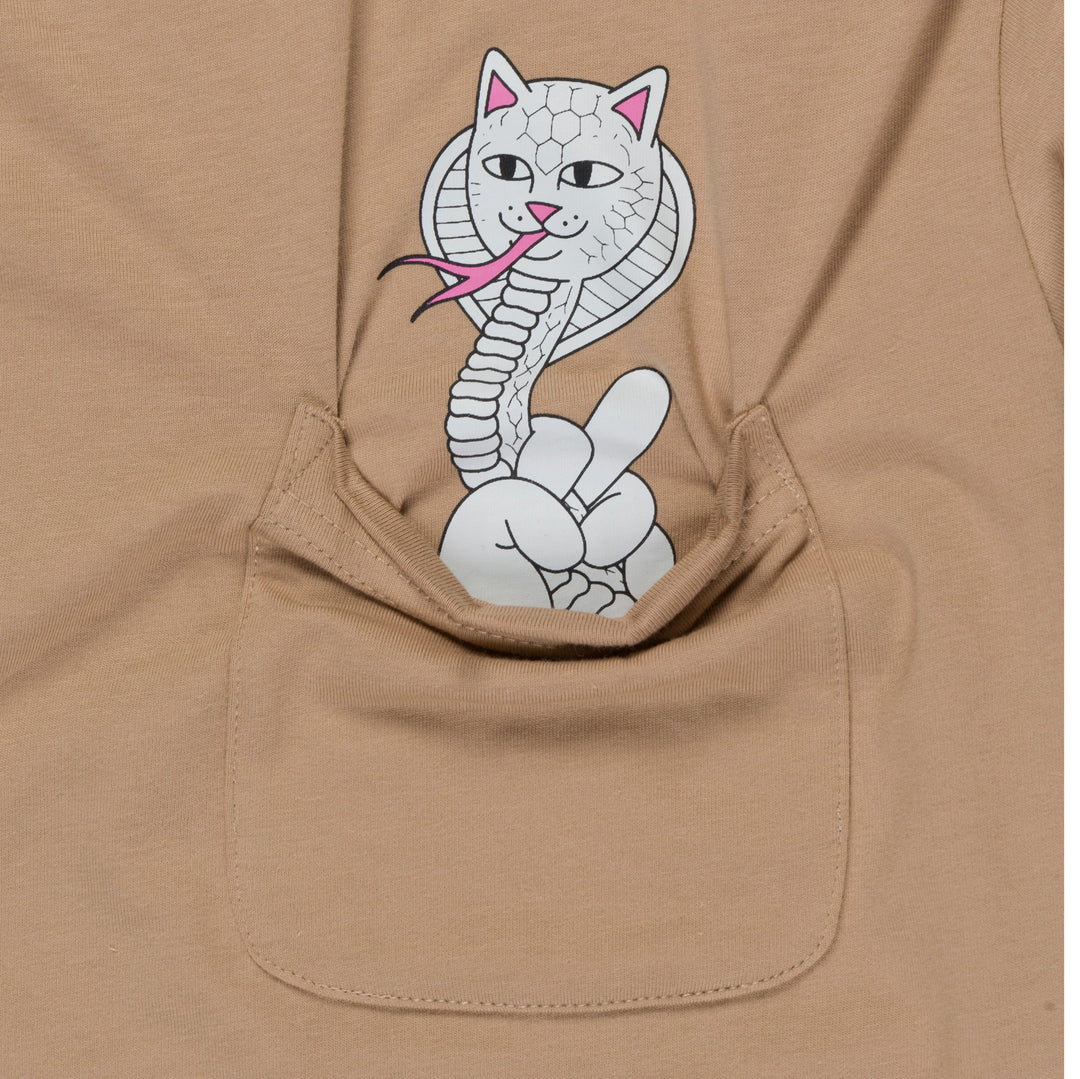 COBRA NERM POCKET TEE (ALMOND)