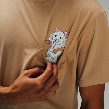 COBRA NERM POCKET TEE (ALMOND)